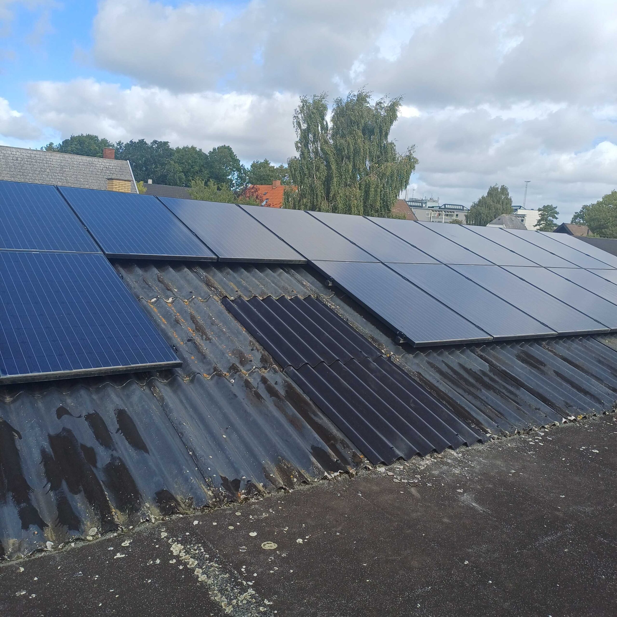 Tillukning af tag efter nedtagning af skorsten udført af Din Mester – Tagservice ApS