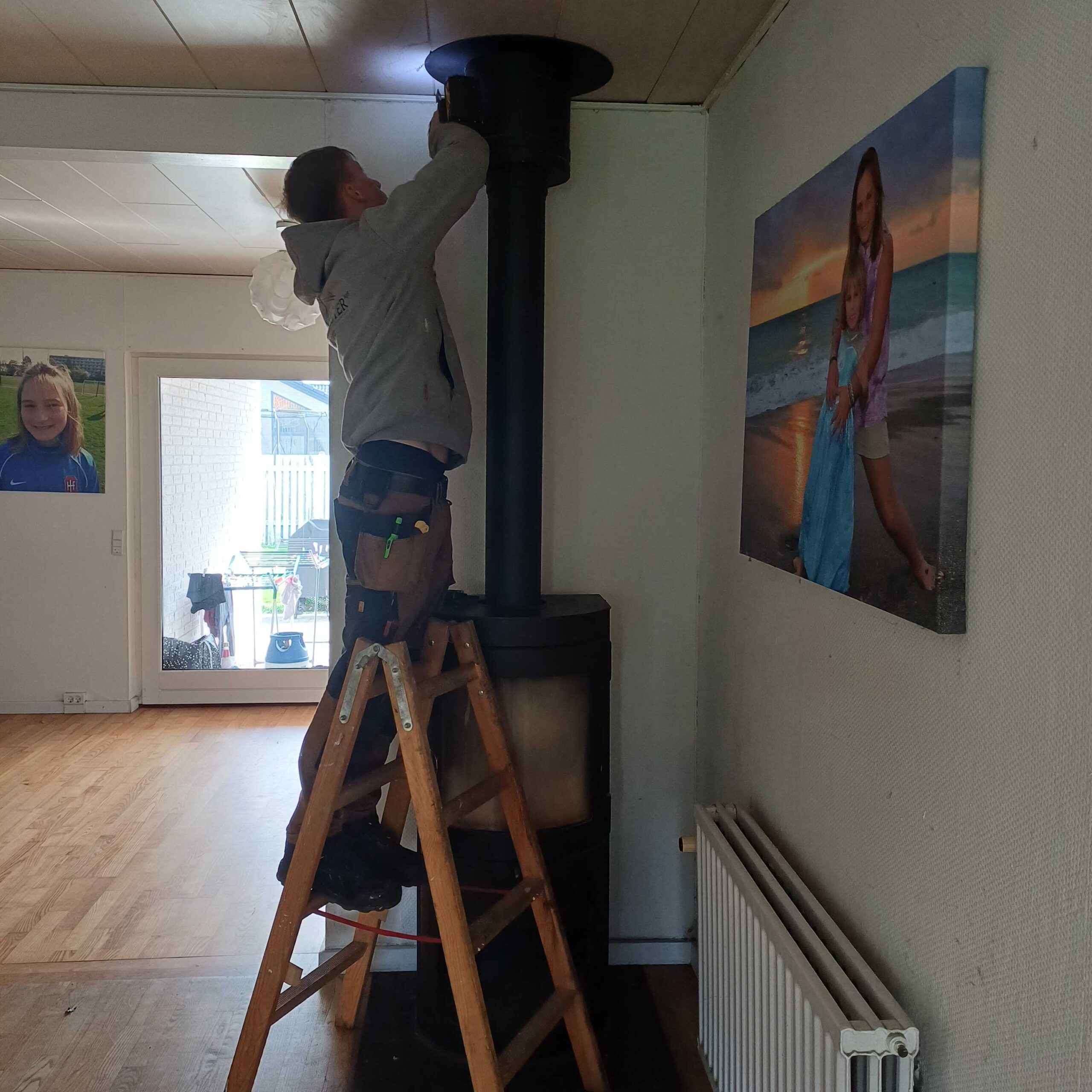 Nedtagning af stålskorsten indvendigt udført af Din Mester – Tagservice ApS